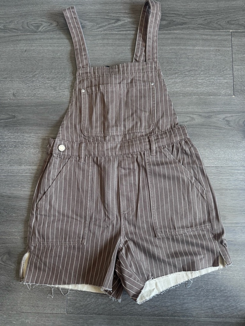 WeWoreWhat Overall Short with side slits - Picture 4 of 8
